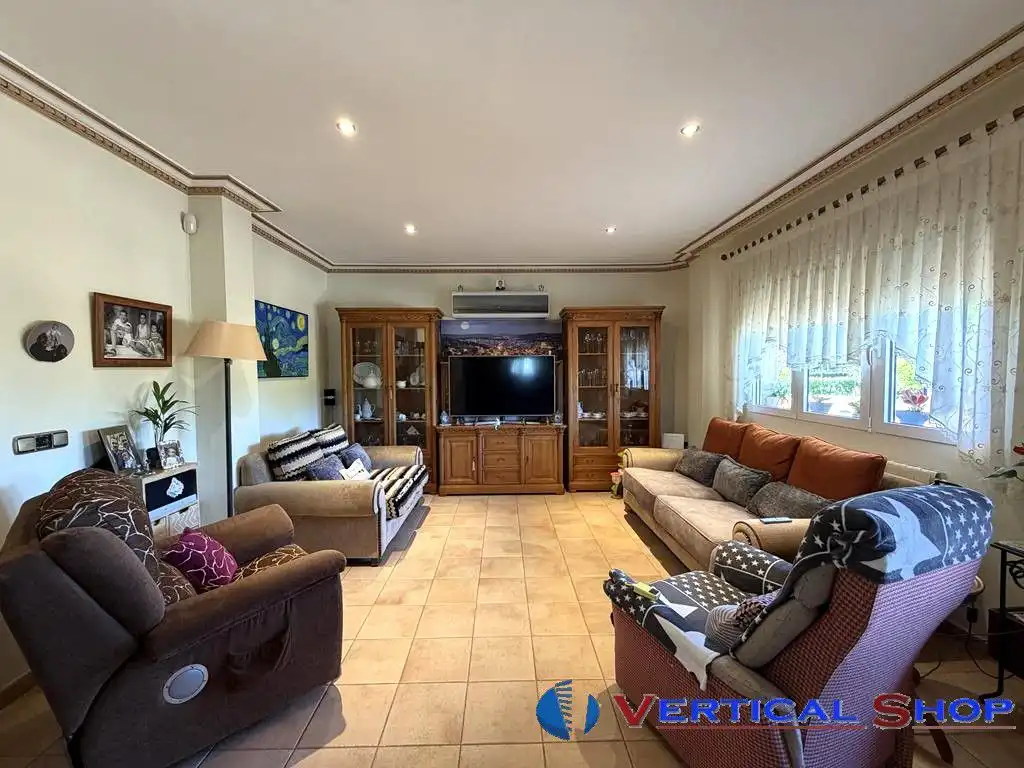 Sala d'estar de Casa o xalet en venda en Yecla amb Aire condicionat i Calefacció