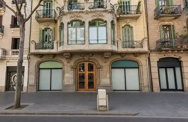Vista exterior de Local en venta en Barcelona