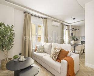 Sala d'estar de Apartament en venda en  Madrid Capital amb Aire condicionat