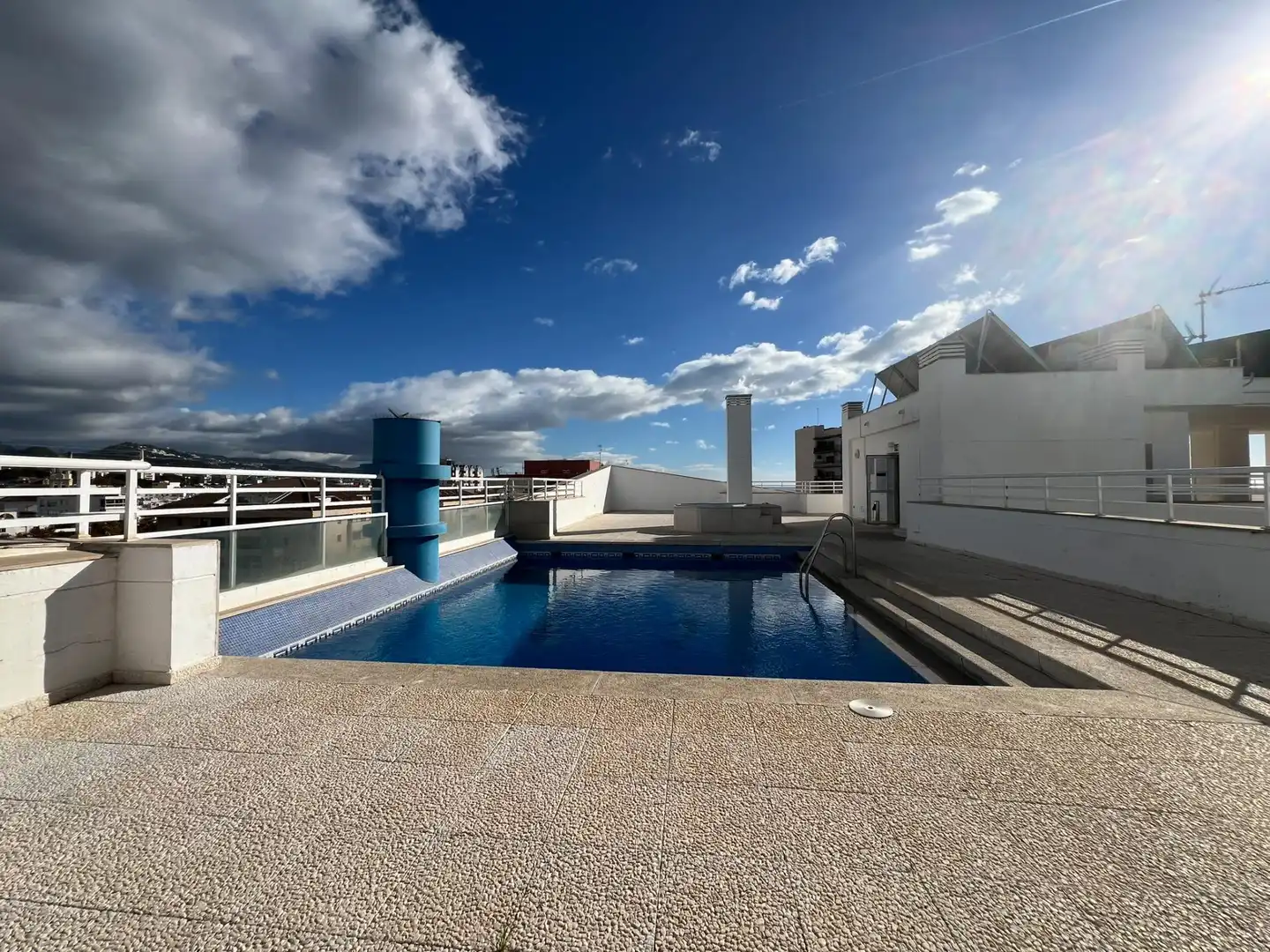 Schwimmbecken von Wohnungen zur Miete in Marbella mit Klimaanlage, Heizung und Terrasse