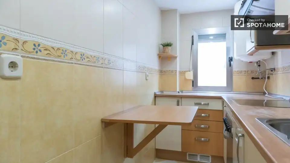 Cuina de Pis per a compartir en Madrid amb Aire condicionat, Calefacció i Terrassa