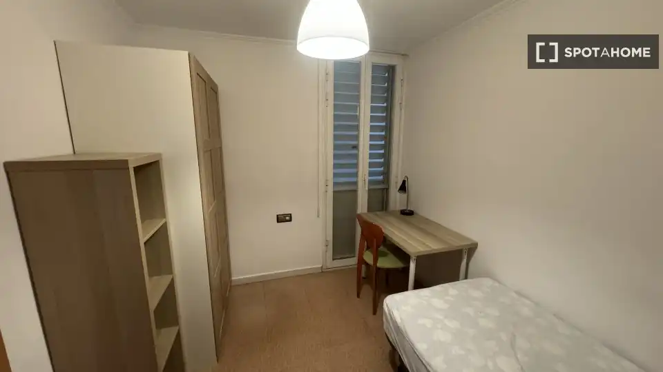 Bedroom of Flat for share in Cerdanyola del Vallès  with Air Conditioner, Heating and Furnished