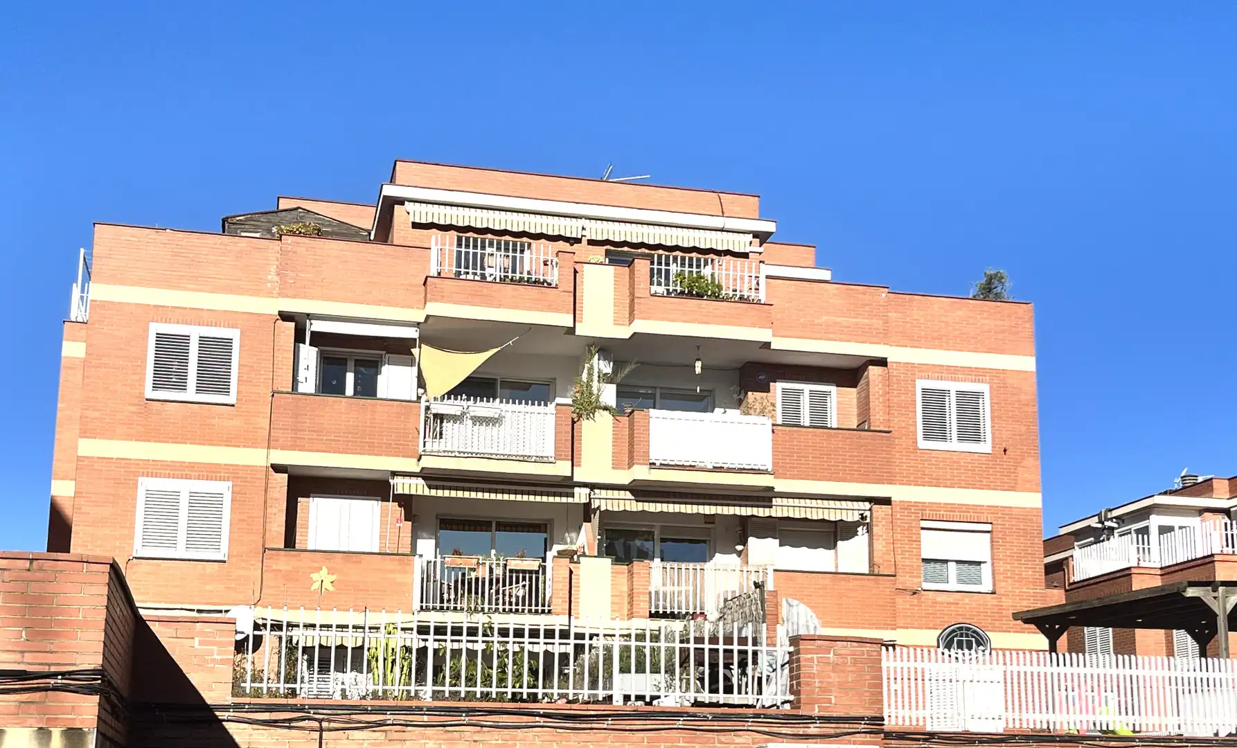 Vista exterior de Piso en venta en Santa Coloma de Cervelló con Calefacción, Parquet y Horno