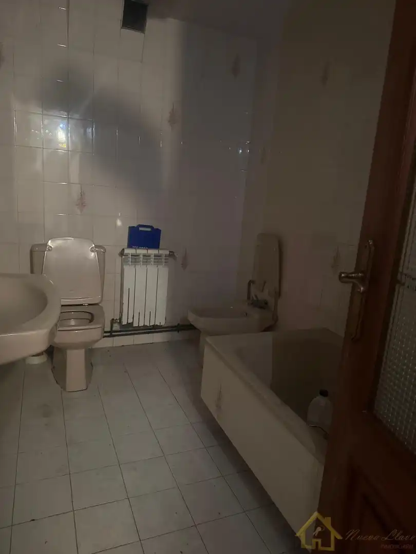 Badezimmer von Wohnung zum Verkauf in Lugo mit Heizung