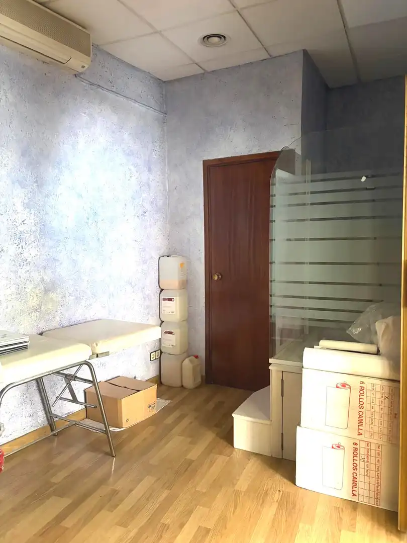Commercial properties for rent in Monzón  with Air Conditioner