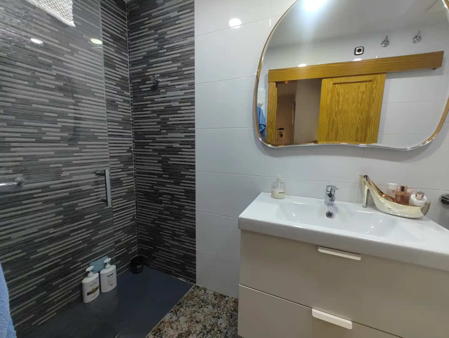 Bathroom of Flat for sale in Murcia  with Air Conditioner, Heating and Storage room