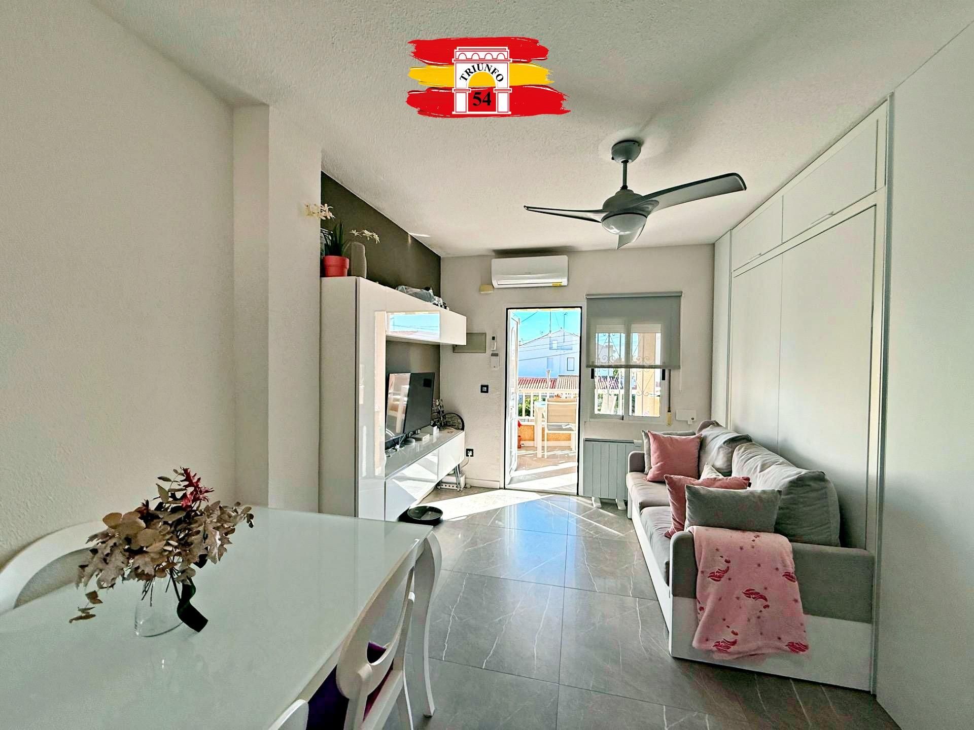 Sala de estar de Casa o chalet en venta en Pilar de la Horadada con Aire acondicionado y Balcón