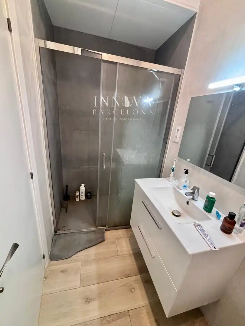 Baño de Piso en venta en Barcelona con Aire acondicionado, Calefacción y Amueblado