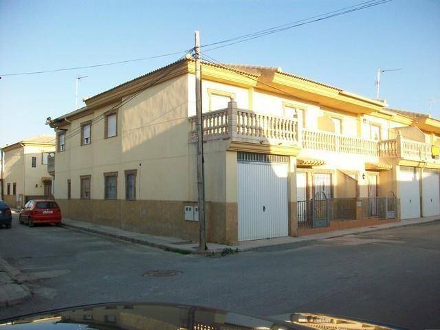 Casa adosada en Venta en Calle EUROPA en Iznalloz