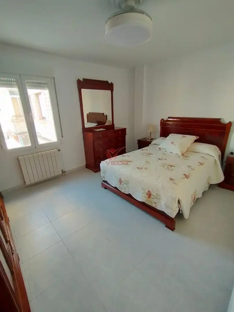 Schlafzimmer von Wohnung zur Miete in Cuenca mit Heizung, Terrasse und Möbliert