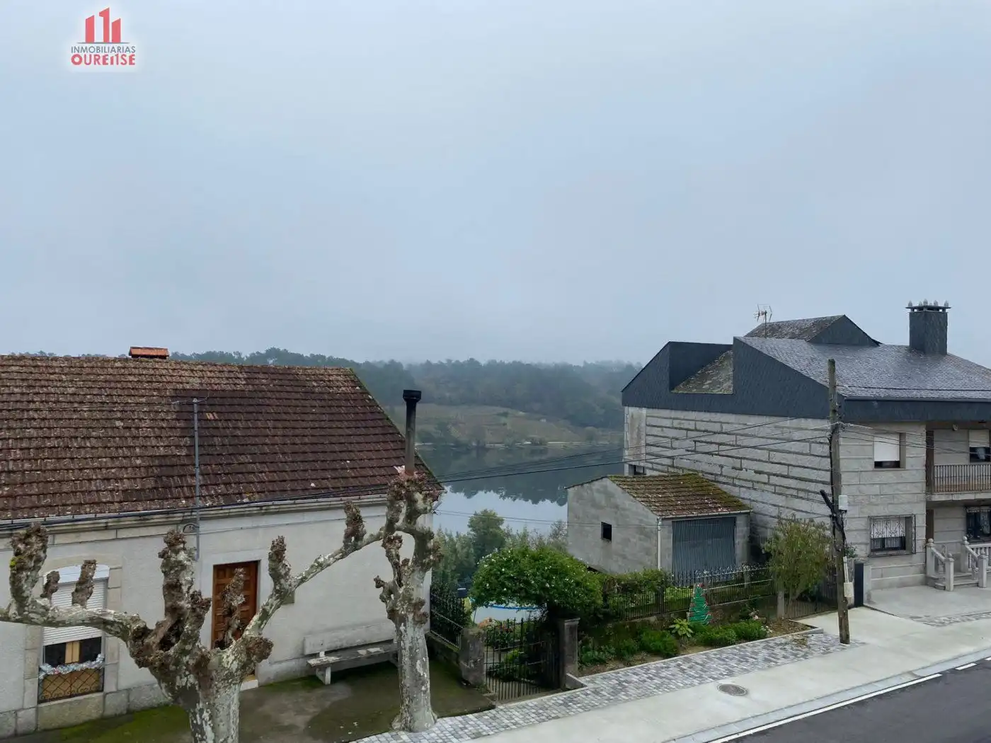 Vista exterior de Casa o xalet en venda en Cenlle amb Jardí privat, Terrassa i Balcó