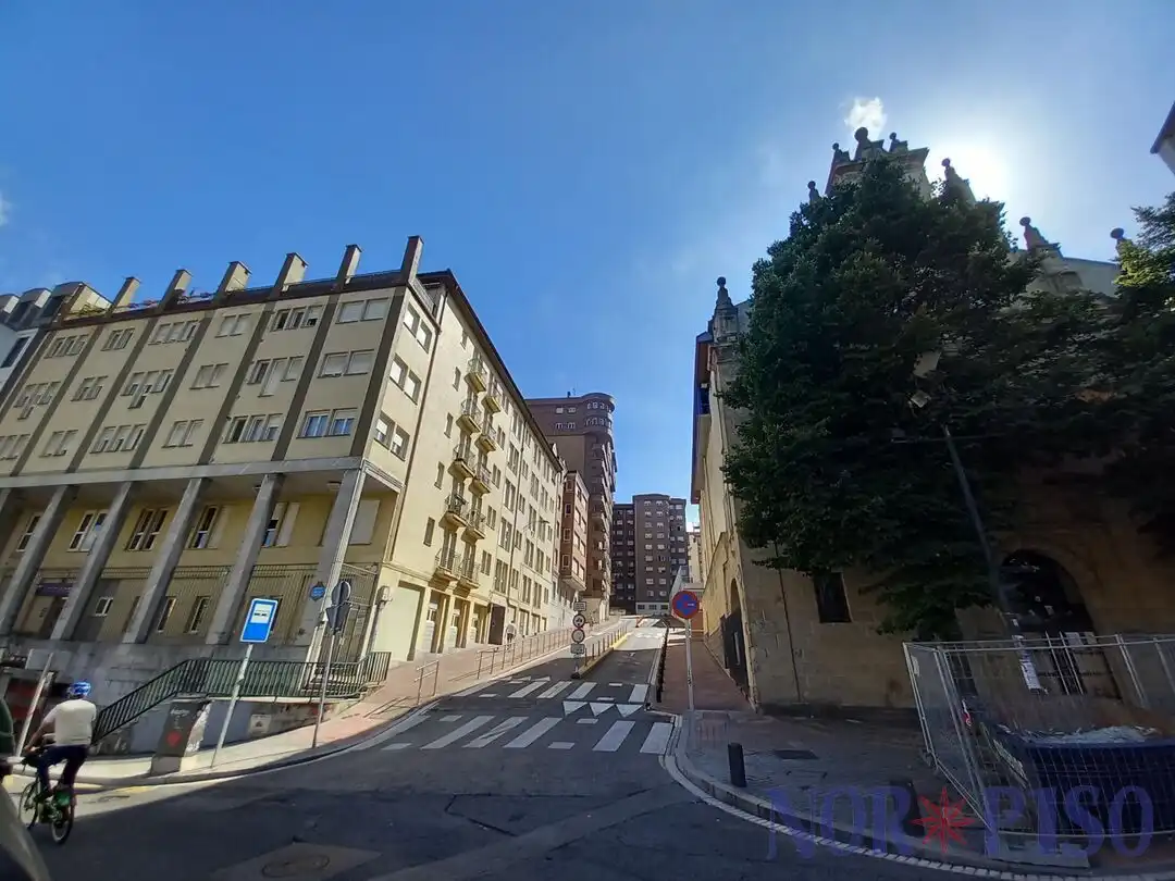 Vista exterior de Pis en venda en Bilbao  amb Calefacció, Terrassa i Moblat