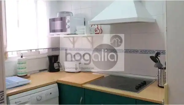 Cuina de Pis de lloguer en Sevilla amb Aire condicionat i Moblat