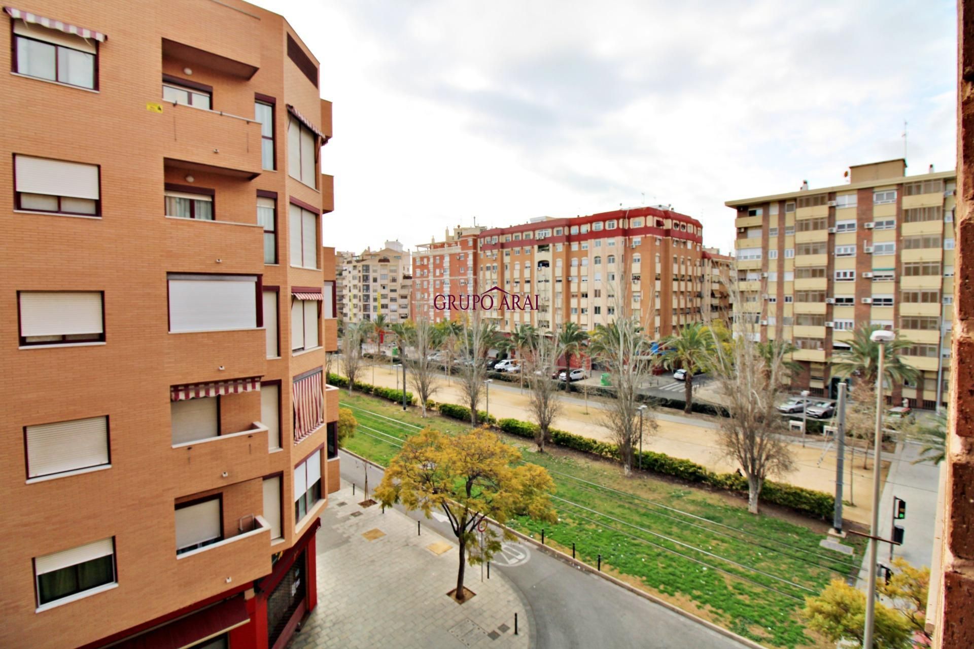 Vista exterior de Pis en venda en Alicante / Alacant amb Calefacció, Jardí privat i Terrassa