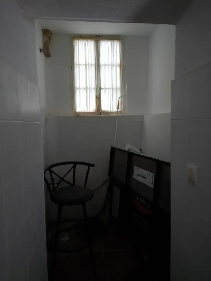 Badezimmer von Geschaftsraum zur Miete in Cádiz mit Möbliert