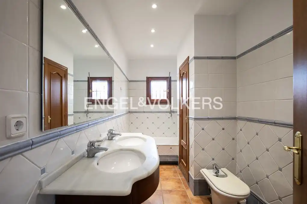 Baño de Casa o chalet de alquiler en L'Eliana con Aire acondicionado, Calefacción y Jardín privado