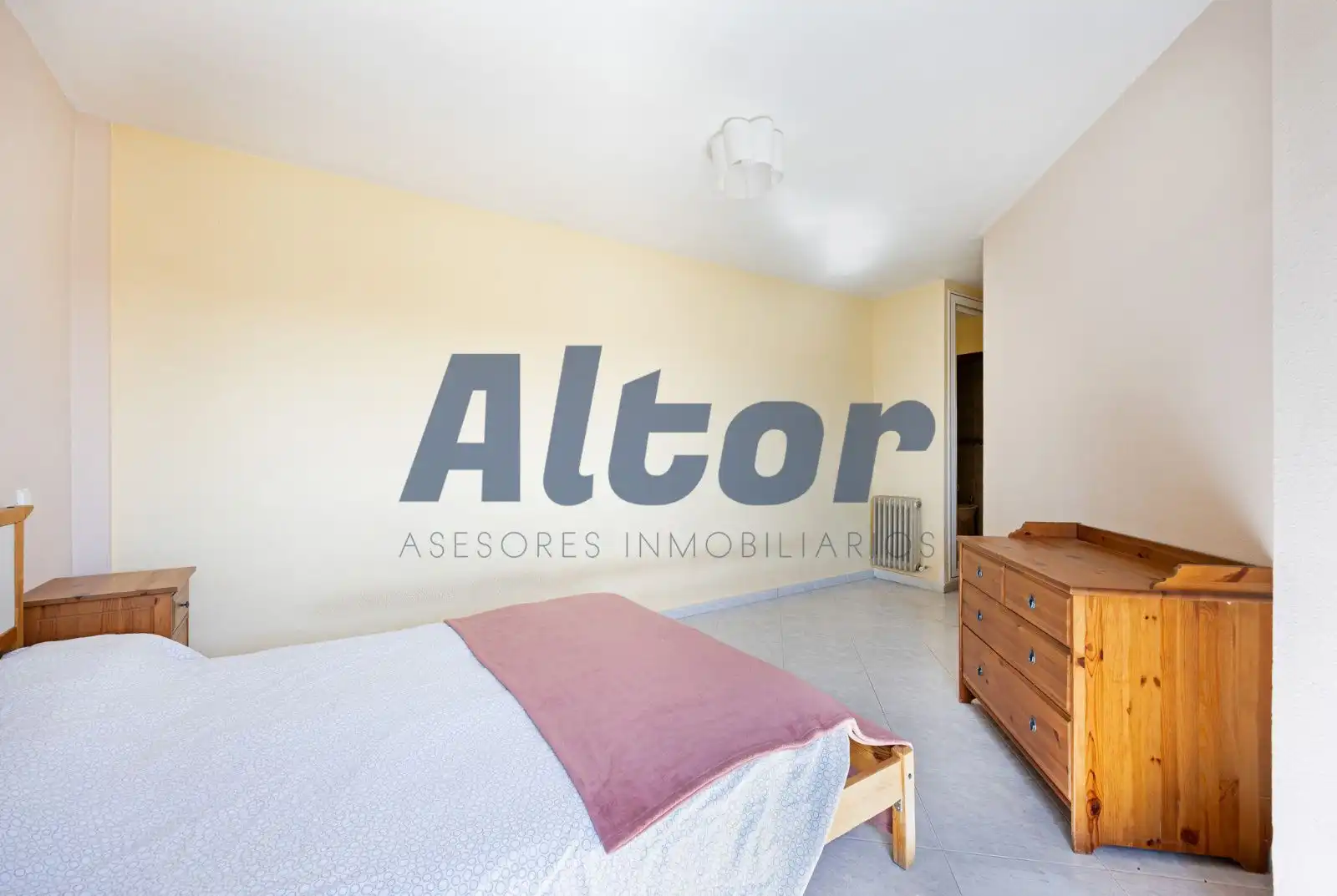 Schlafzimmer von Dachboden zum Verkauf in Fuenlabrada mit Heizung, Terrasse und Alarm