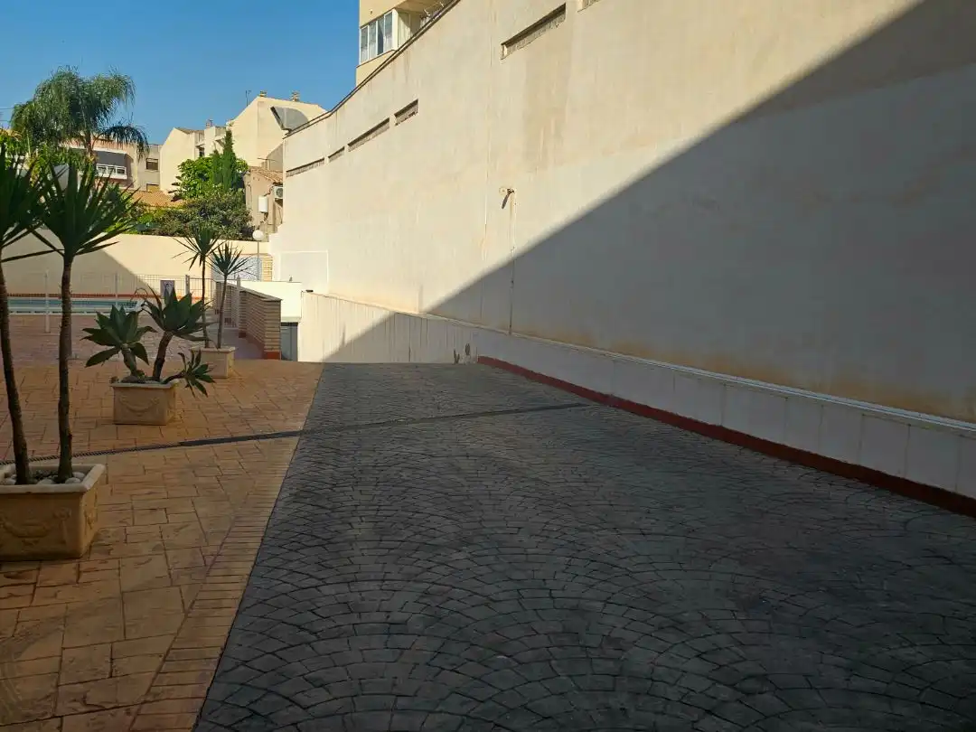 Exterior view of Garage for rent in El Campello