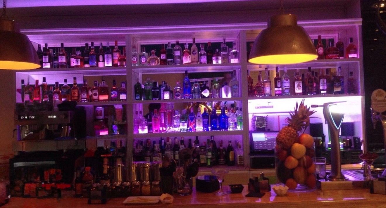 Local de lloguer en  Sevilla Capital amb Aire condicionat, Calefacció i Moblat