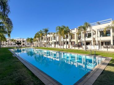 Penthouse with balcony for sale in Los Balcones - Los Altos