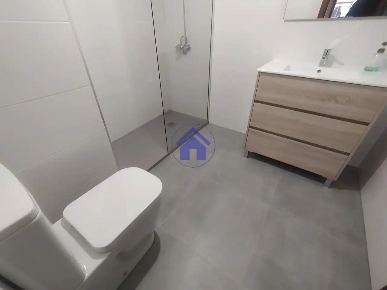 Bany de Apartament de lloguer en Vigo  amb Calefacció, Parquet i Terrassa