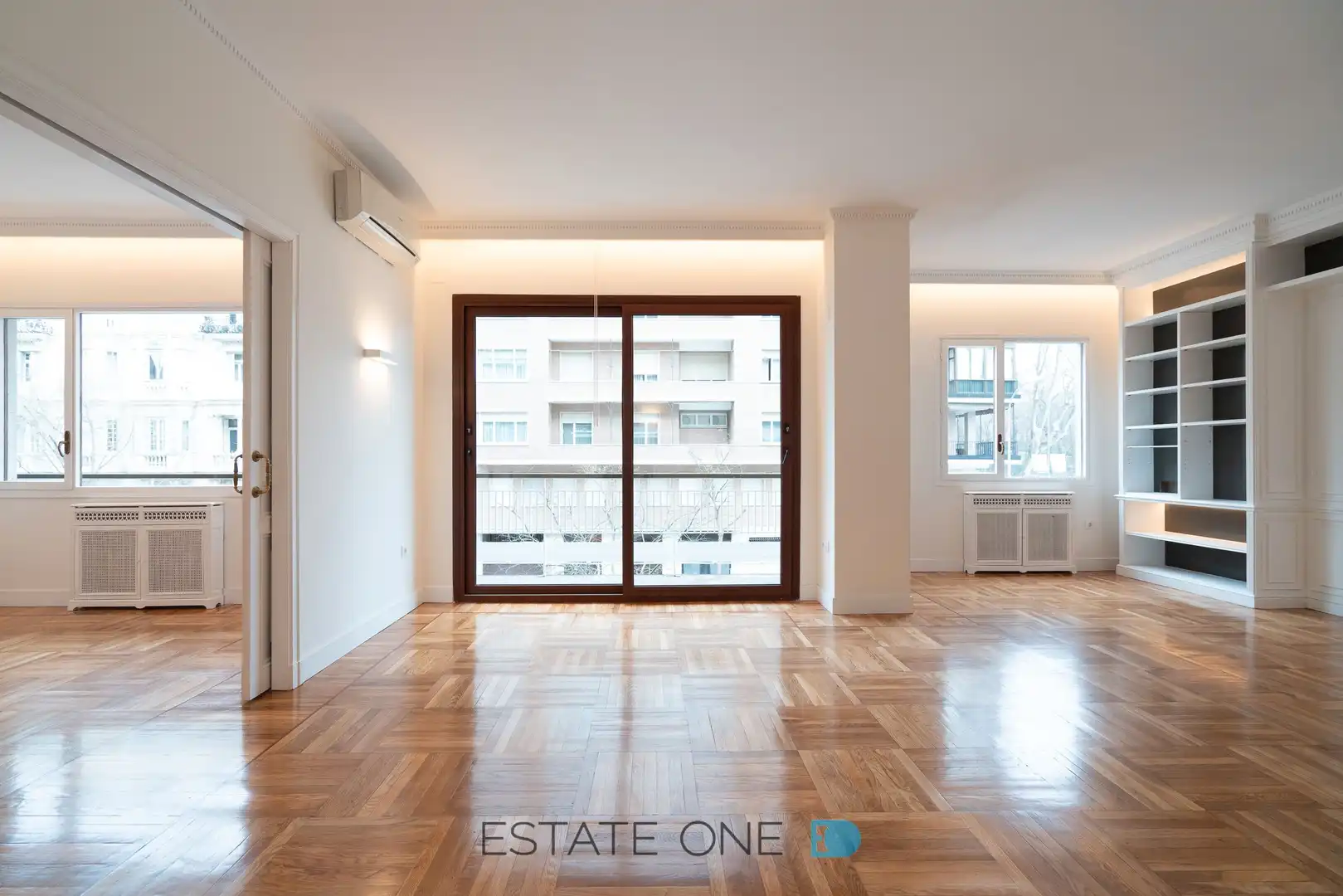 Living room of Flat for rent in Madrid  with Air Conditioner, Heating and Parquet flooring