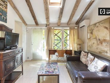 Appartamento con balcone in affitto a Centro