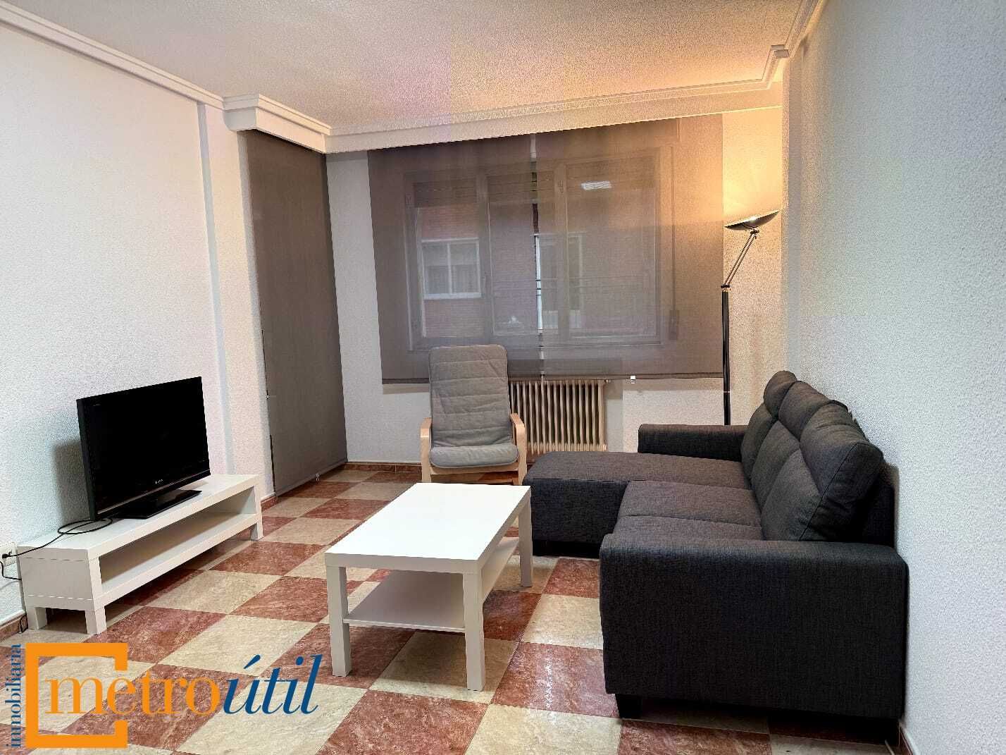 Flat for rent in Calle Pérez Oliva, Labradores