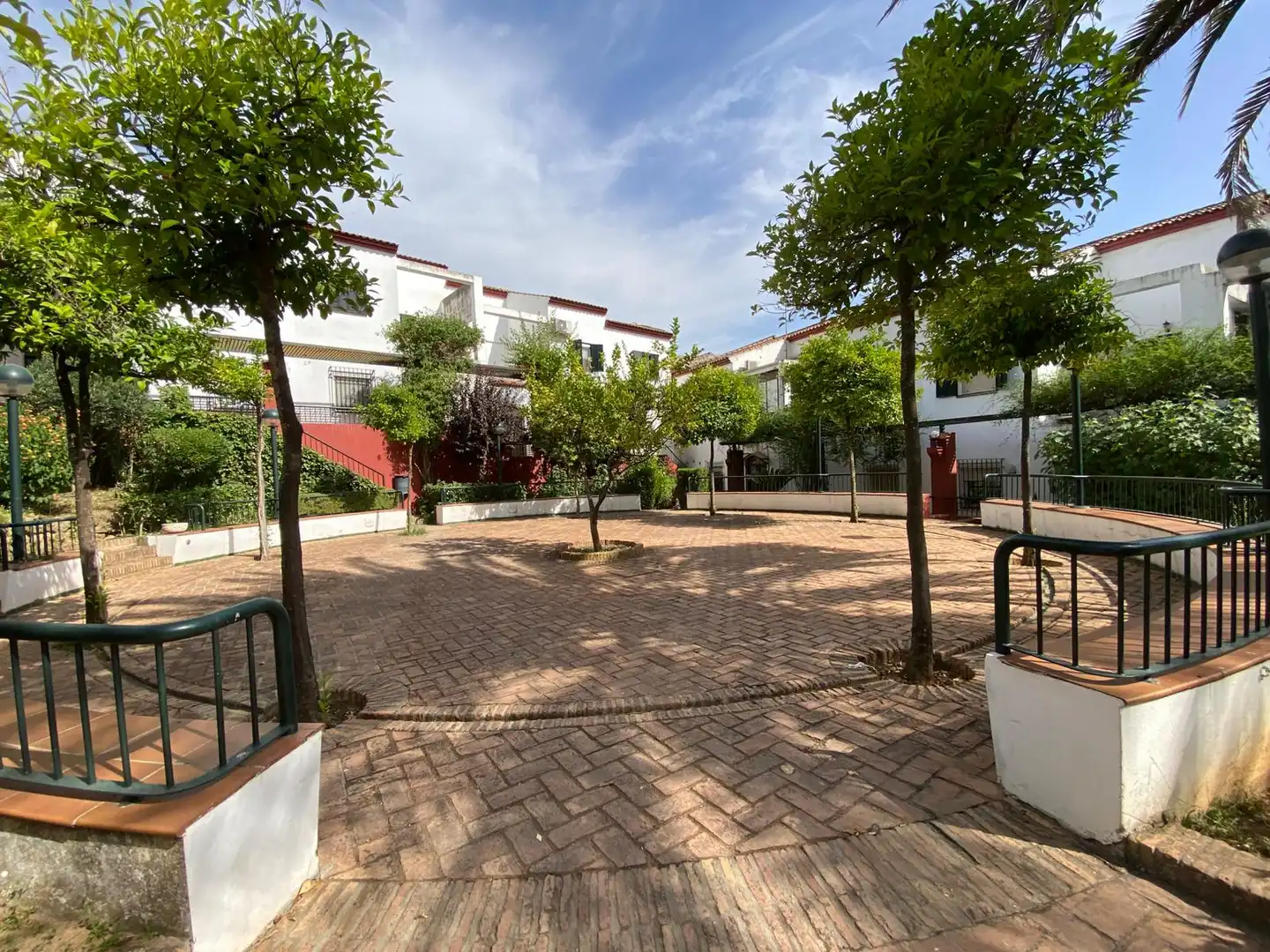 Vista exterior de Casa adosada en venta en Alcalá de Guadaira con Calefacción y Horno