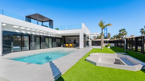 Imagina comenzar el dÃa bajo el cÃlido sol mediterrÃneo, disfrutando de un cafÃ en tu terraza mientras contemplas tu jardÃn privad