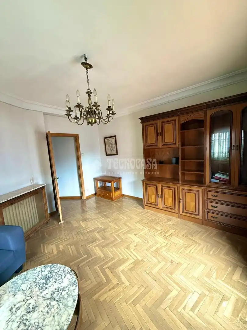 Sala d'estar de Pis en venda en Madrid
