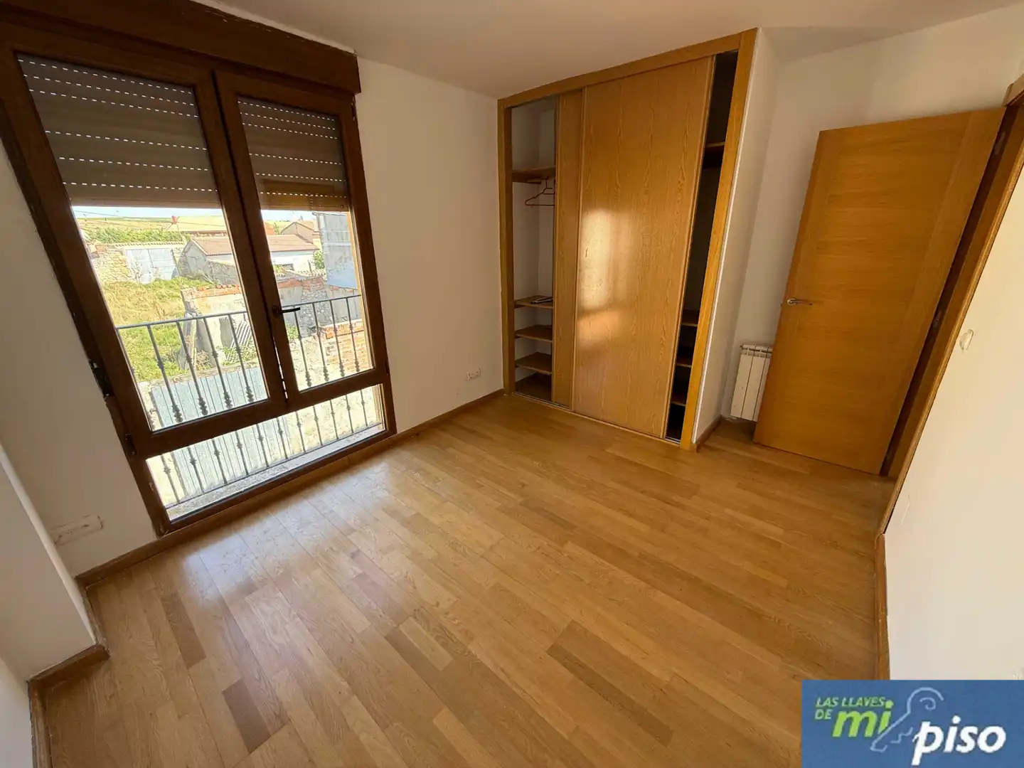 Dormitori de Casa adosada en venda en Corcos amb Calefacció, Jardí privat i Parquet