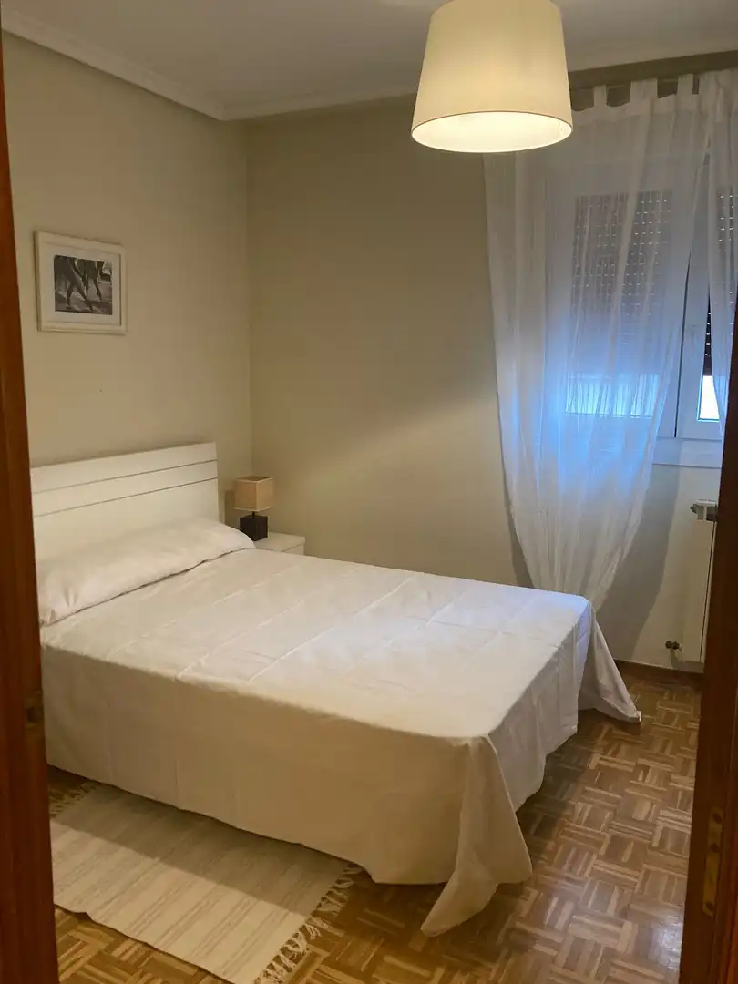 Habitación de Piso en venta en Olmedo con Calefacción, Terraza y Amueblado