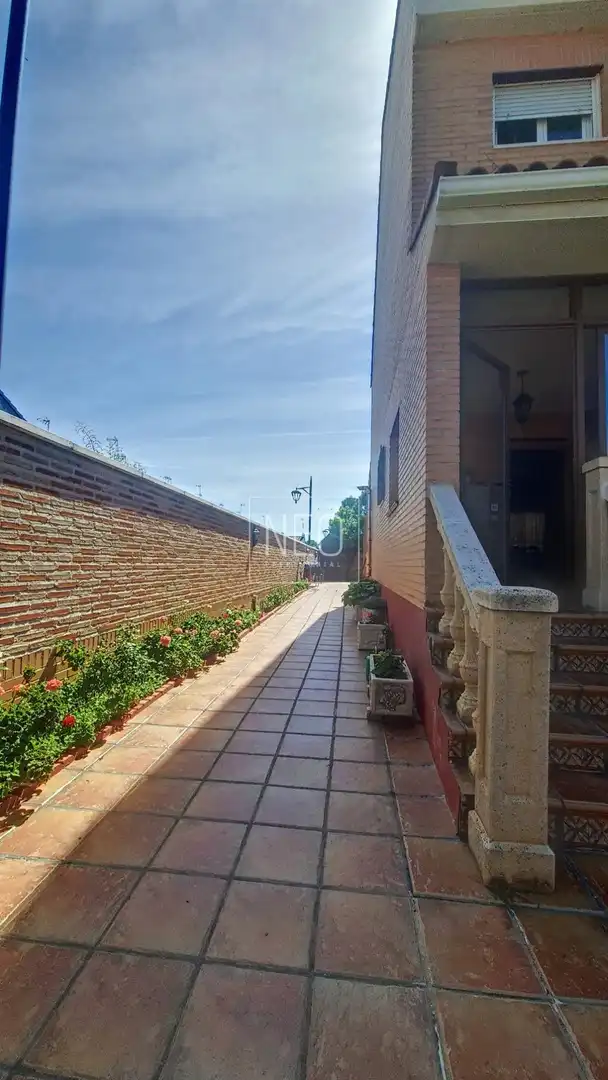 Vista exterior de Casa adosada en venta en Parla con Aire acondicionado, Calefacción y Balcón
