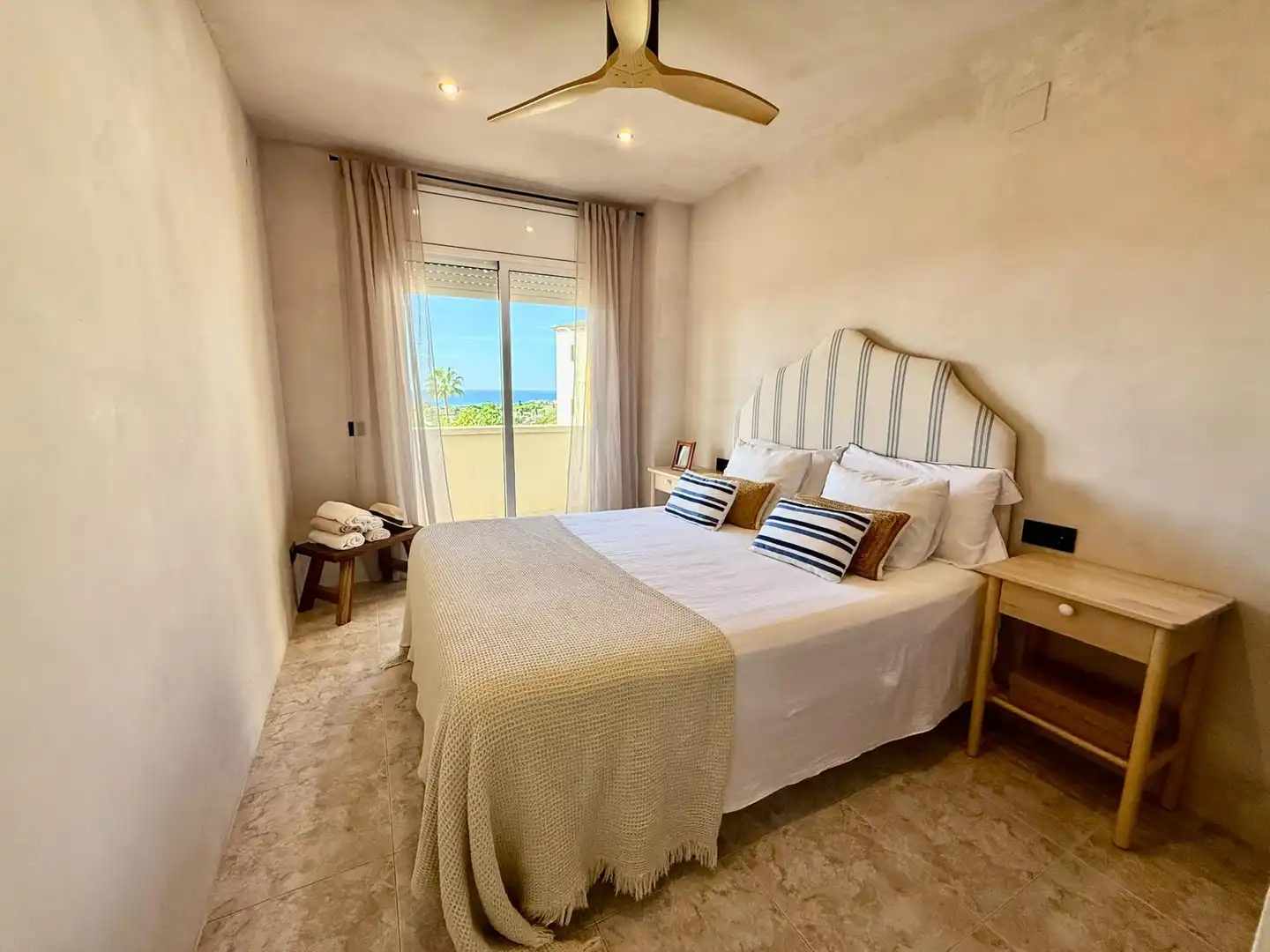 Habitación de Casa adosada en venta en Calafell con Aire acondicionado, Calefacción y Terraza