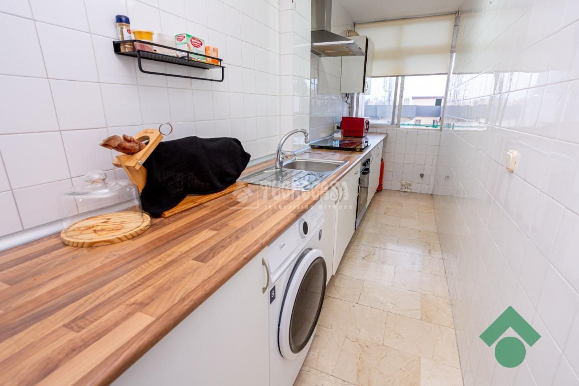 Kitchen of Flat for sale in Algeciras  with Terrace