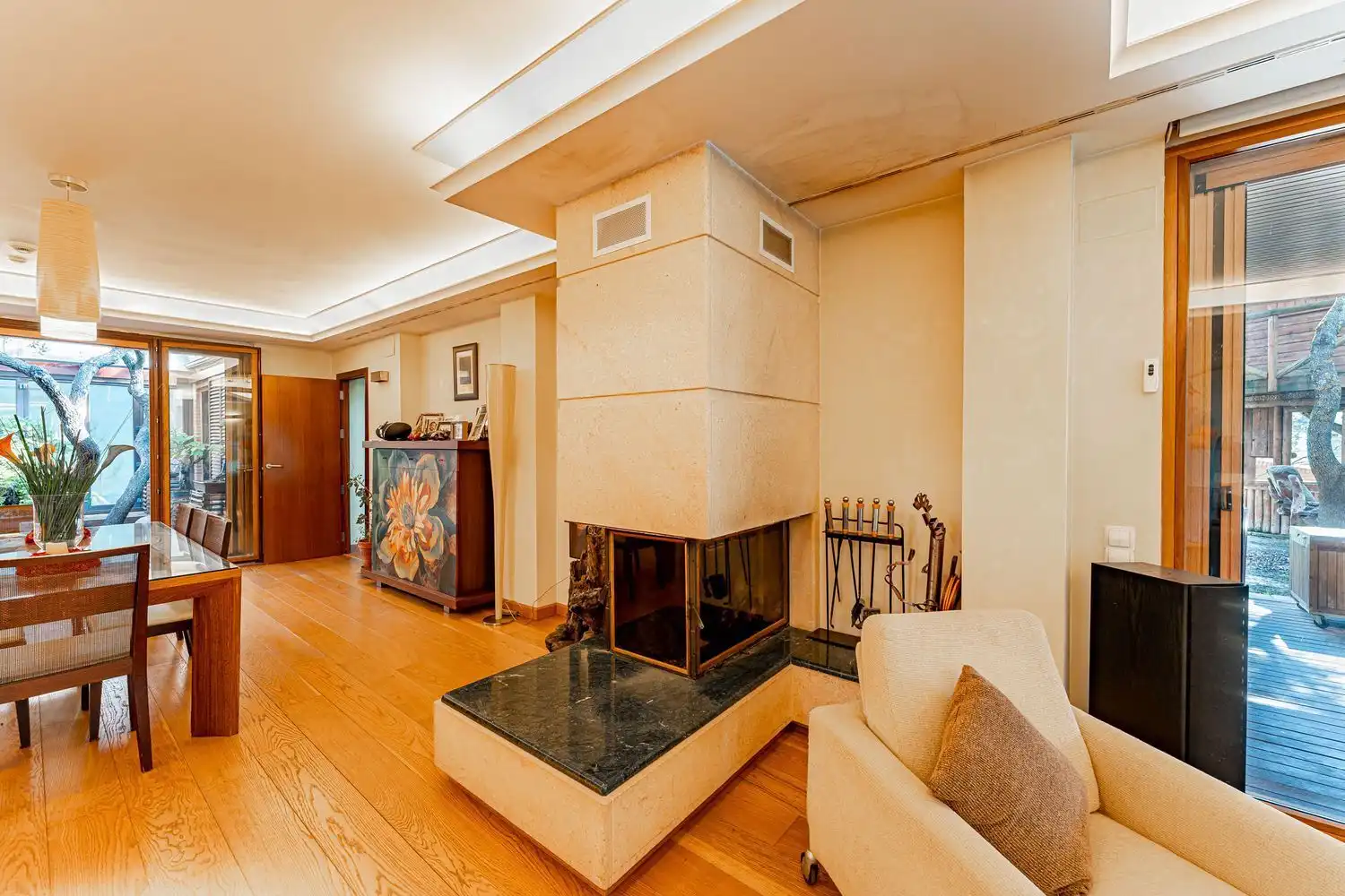 Sala de estar de Casa o chalet en venta en Nuevo Baztán con Aire acondicionado, Jardín privado y Terraza