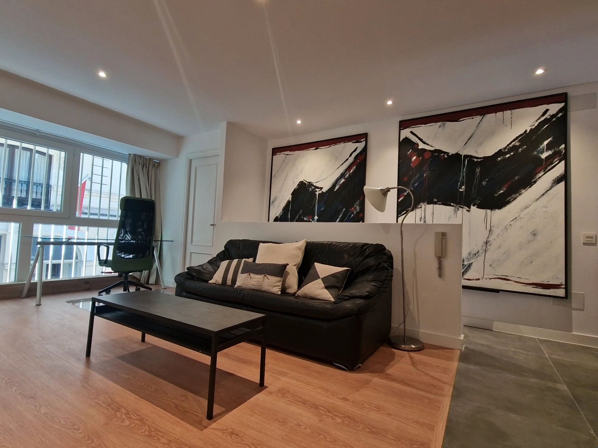 Living room of Study to rent in  Madrid Capital  with Air Conditioner, Heating and Parquet flooring