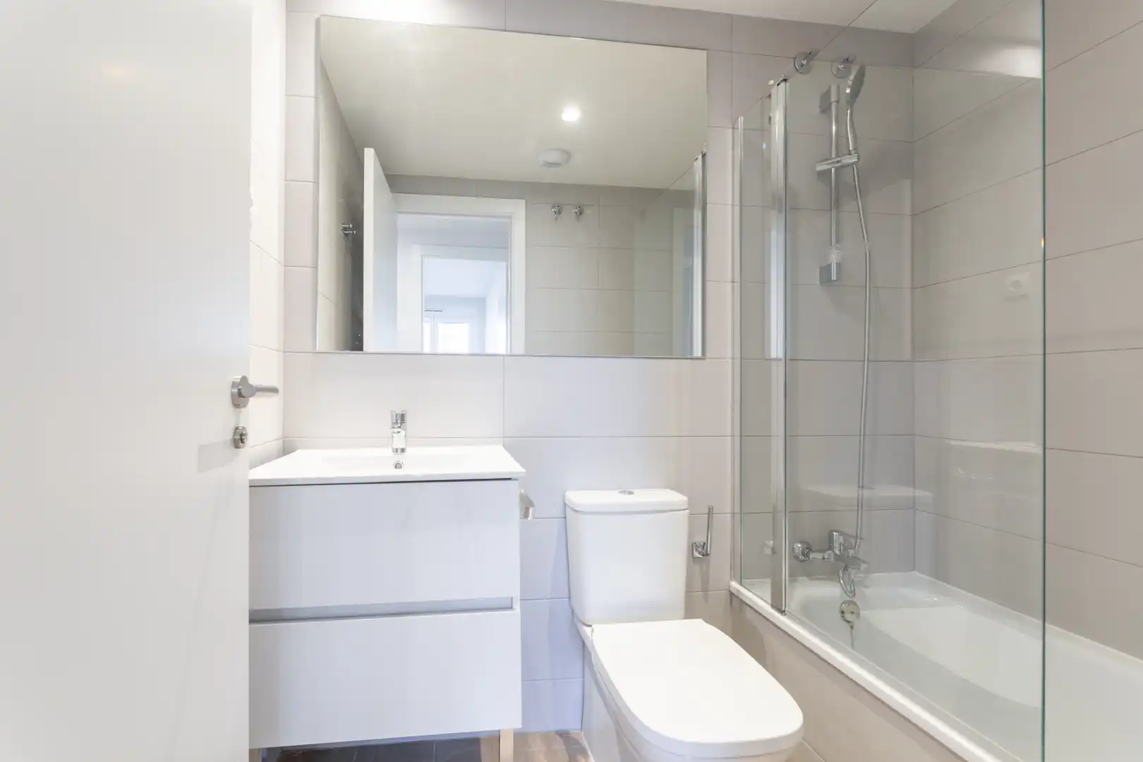 Bathroom of Flat for sale in Alcalá de Henares  with Air Conditioner, Private garden and Terrace