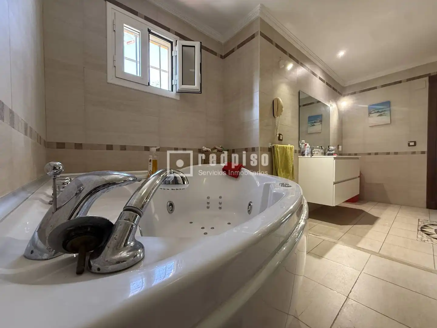 Bany de Casa o xalet en venda en Alhaurín de la Torre amb Aire condicionat, Jardí privat i Terrassa