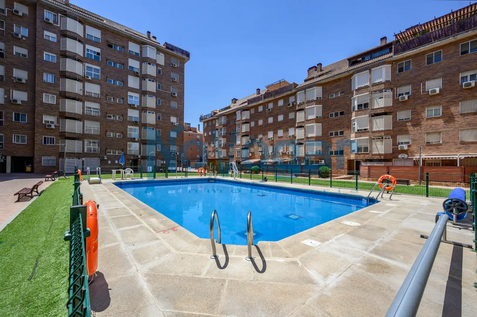 Swimming pool of Flat for sale in Madrid  with Air Conditioner, Heating and Community pool