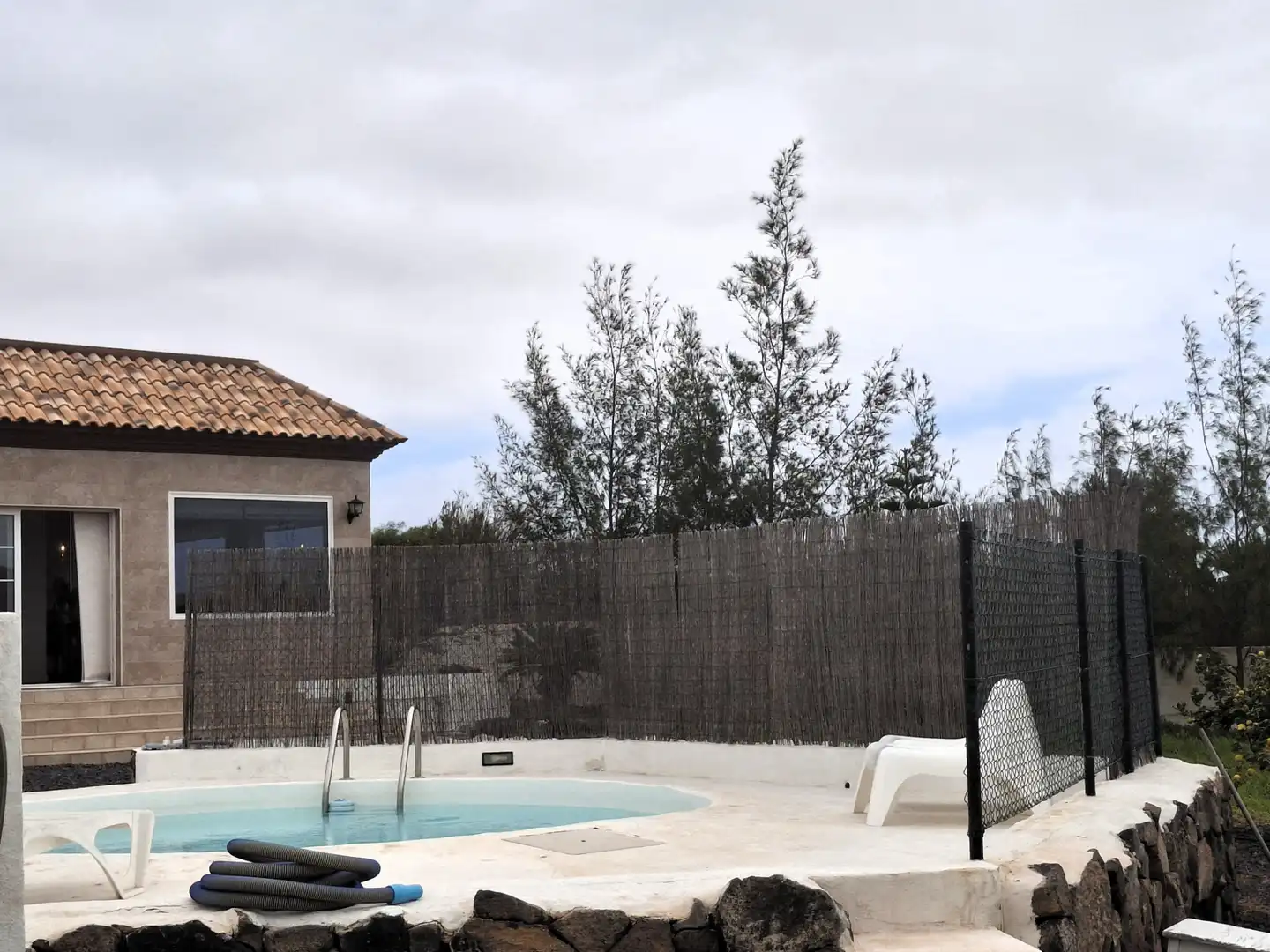 Piscina de Casa o xalet en venda en La Oliva amb Aire condicionat, Jardí privat i Terrassa