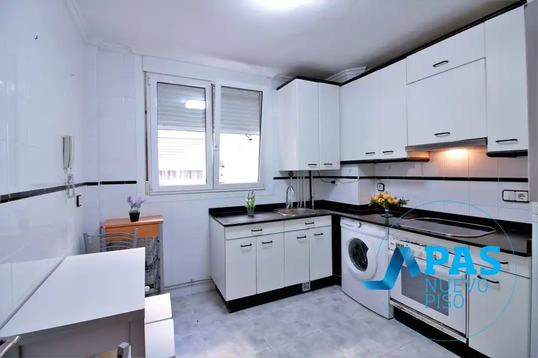 Cocina de Piso en venta en Santander con Calefacción