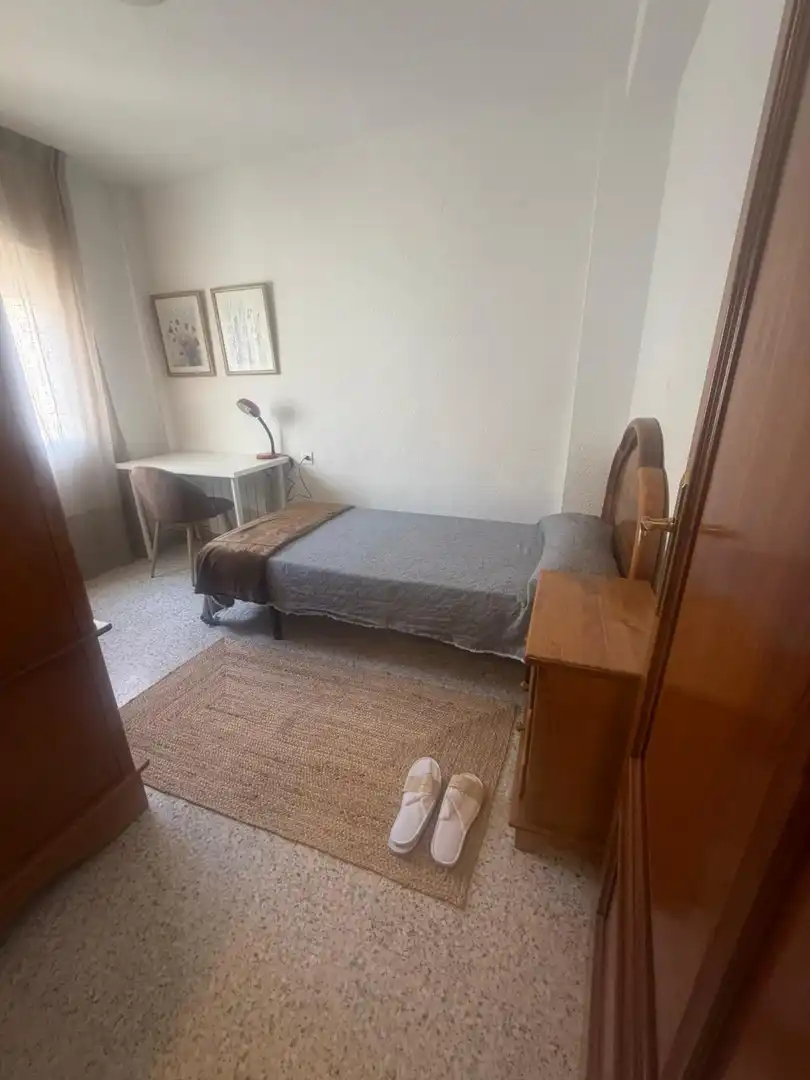 Schlafzimmer von Wohnung zur Miete in Granada mit Abstellraum, Möbliert und Balkon