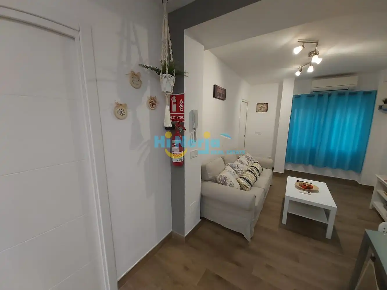 Sala d'estar de Apartament de lloguer en Nerja amb Aire condicionat, Calefacció i Moblat