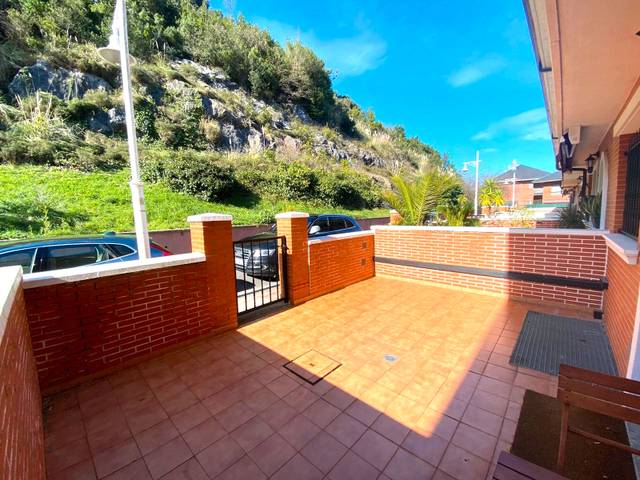 Casa adosada en Venta en Calle de Montecerredo en Brazomar