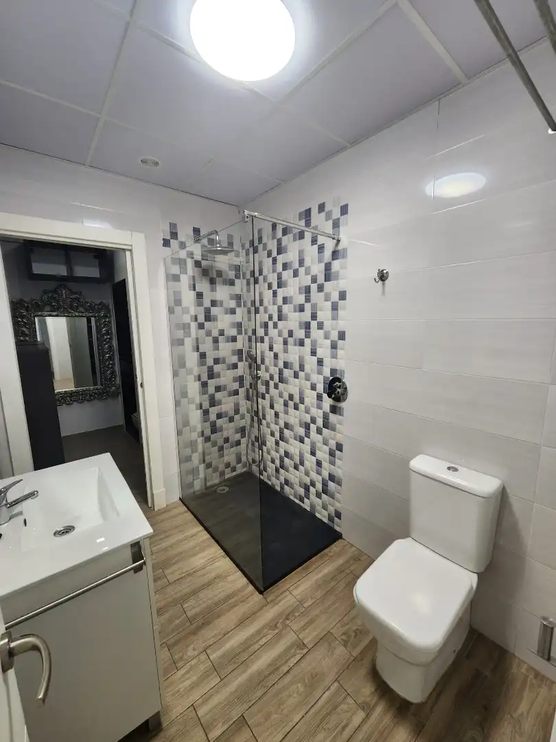 Baño de Piso de alquiler en Málaga con Aire acondicionado, Horno y Lavadora