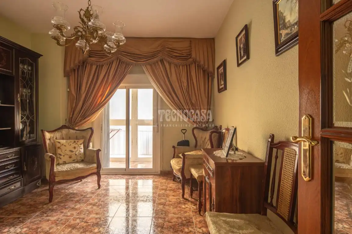 Flat with terrace for sale in C. Séneca