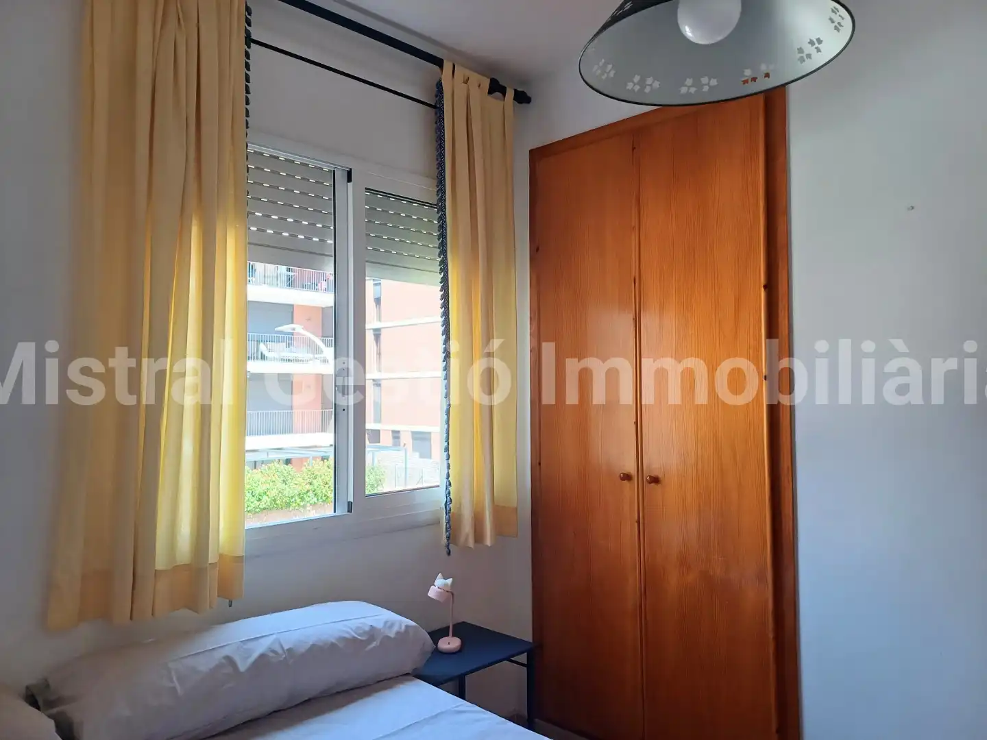 Dormitori de Pis de lloguer en Calafell amb Aire condicionat, Terrassa i Moblat