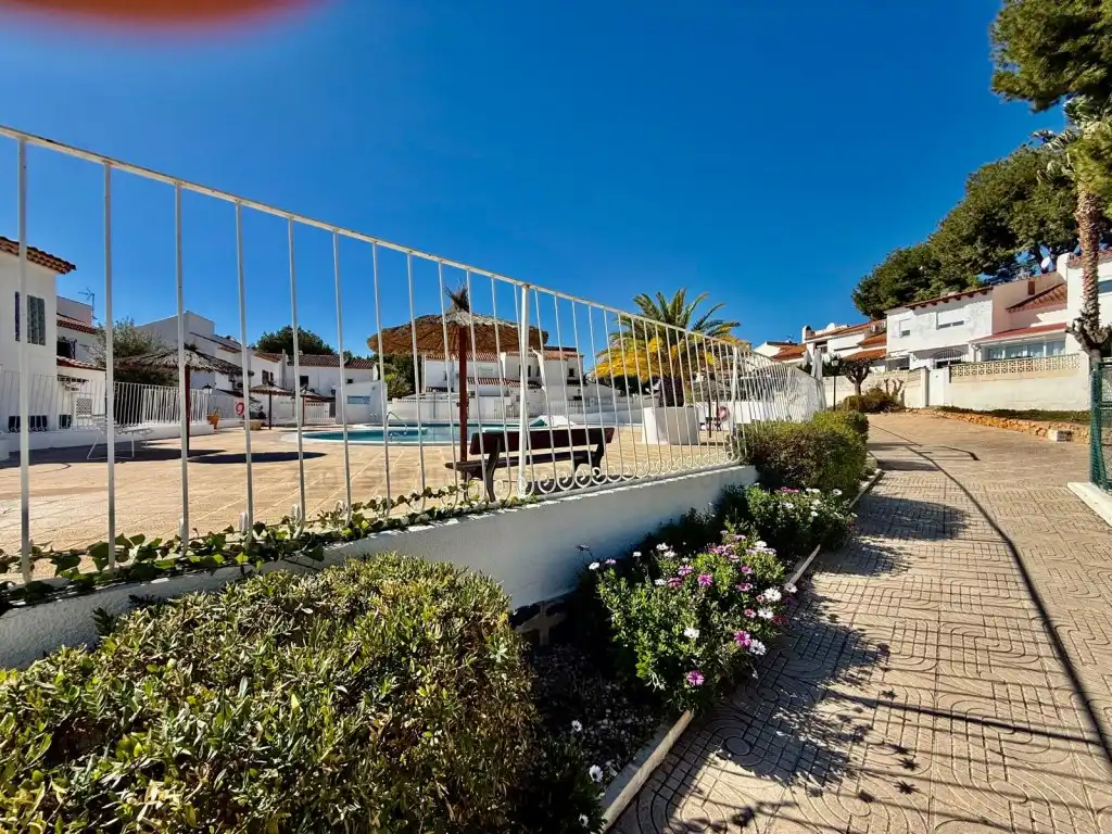 Vista exterior de Casa adosada en venta en La Nucia con Jardín privado, Amueblado y Horno
